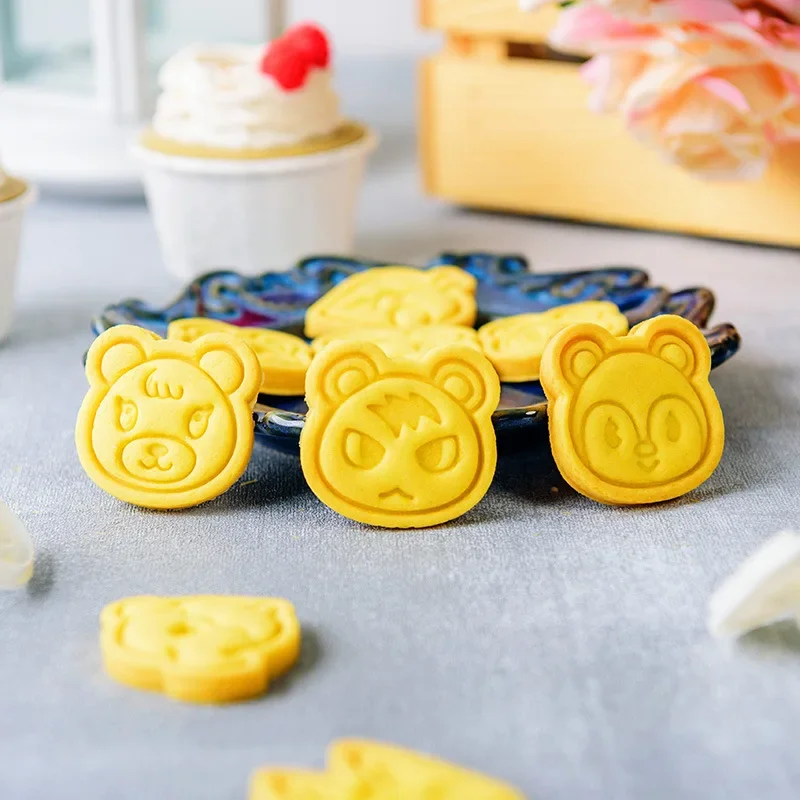 ケーキクッキーどうぶつの森カッターかわいいアニメフィギュアD - Home Improvement Diy のレビューと価格